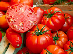 Tomato Beefsteak Seeds – 300mg for Planting, Heirloom Variety, Large & Juicy, High Yield, Great for Slicing Sandwiches, Garden Containers