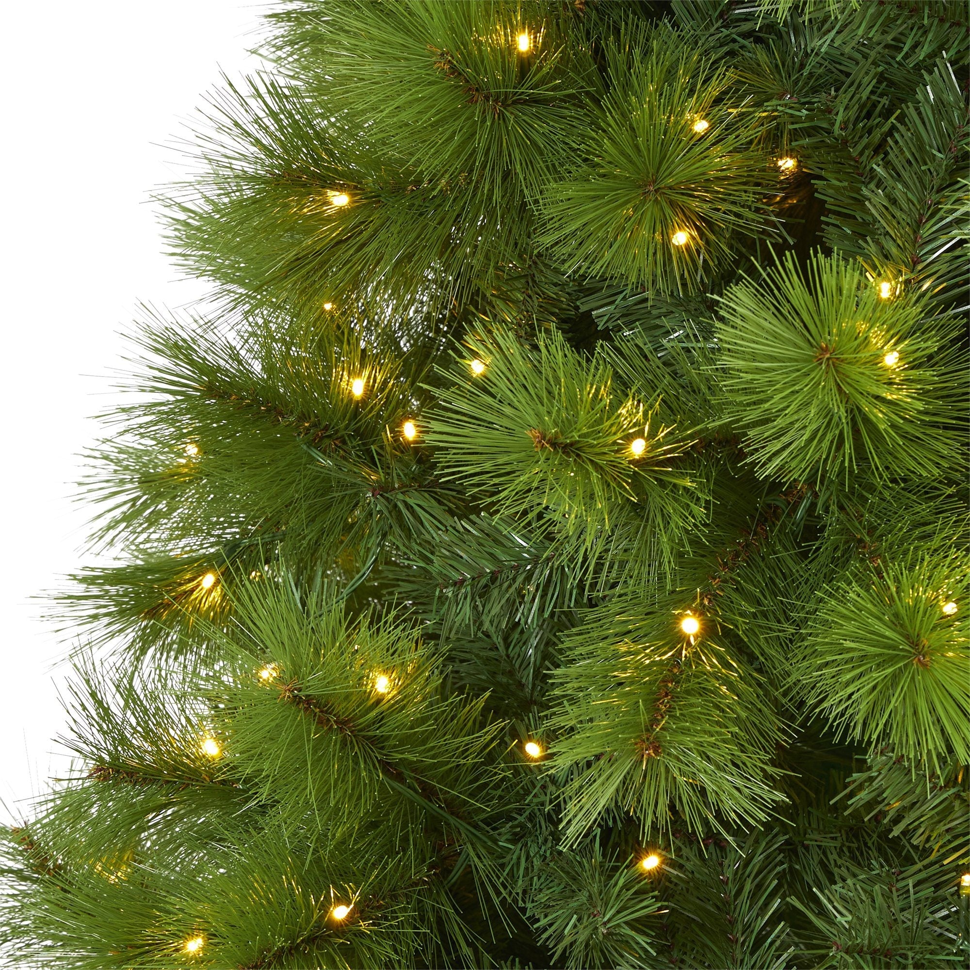 7.5’ Green Scotch Pine Artificial Christmas Tree with 550 Clear LED Lights